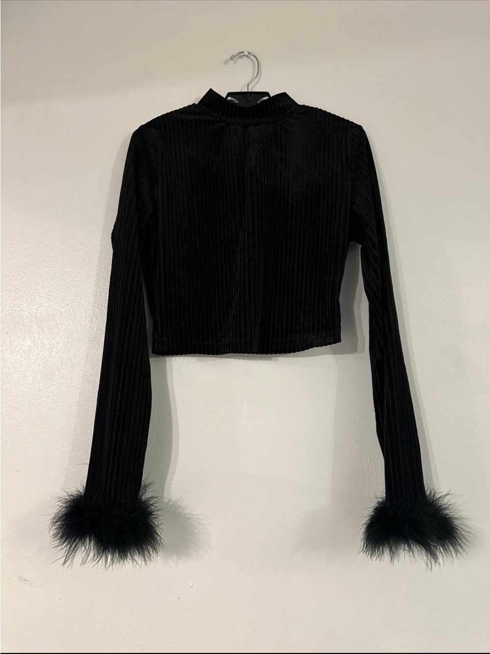 Black Faux-Fur Cuff Ribbed Crop Top - Women